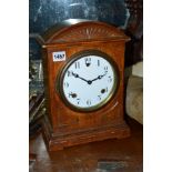 A 20TH CENTURY OAK BRACKET CLOCK, 8 day movement, the circular enamel dial with Arabic numerals,