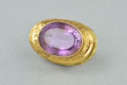 AN AMETHYST BROOCH, oval amethyst measuring 19.0mm x 15.2mm, rub over set to textured stepped mount,