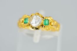 A LATE GEORGIAN GOLD DIAMOND AND EMERALD RING, the central rose cut diamond flanked by rectangular