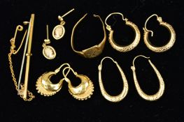 FOUR PAIRS OF EARRINGS, A RING AND A BROOCH, three pairs of earrings are of varying hoop designs,