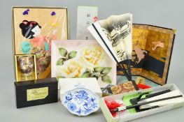 A GROUP OF MODERN JAPANESE ITEMS, fans, dishes, etc