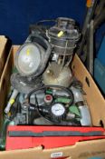 A TRAY OF MECHANICS AIR TOOLS, inspection lamps and a trolley lamp, (air tools include impact