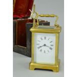 A LATE 19TH/EARLY 20TH CENTURY BRASS CASED CARRIAGE CLOCK, white enamel dial with Roman numerals,