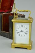 A LATE 19TH/EARLY 20TH CENTURY BRASS CASED CARRIAGE CLOCK, white enamel dial with Roman numerals,