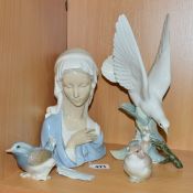 A LLADRO MADONNA BUST, approximate height 22cm, together with a Lladro Dove in flight, height 28cm