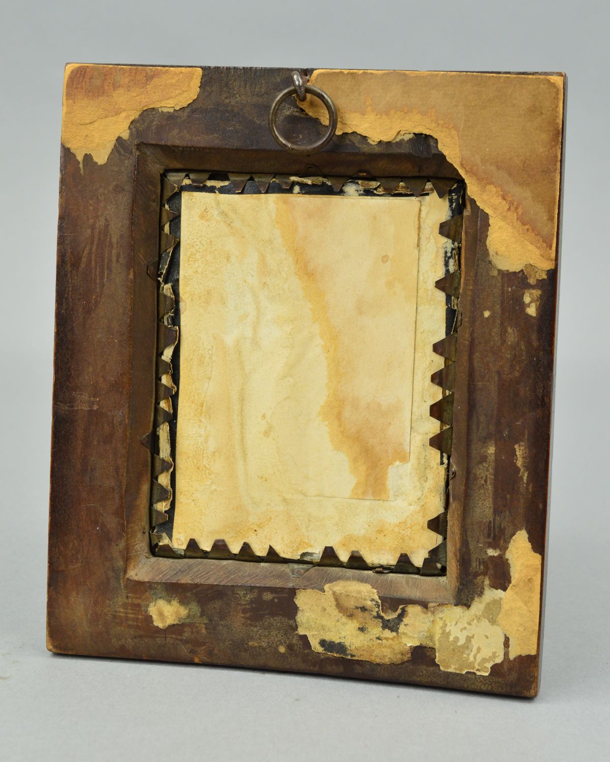 A SMALL ANTIQUE GLAZED WOODEN FRAME WITH A WHAT APPEARS TO BE A HAND PAINTED BUST PAINTING OF THE - Image 3 of 3