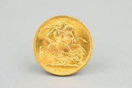 A FULL GOLD SOVEREIGN, George V 1915