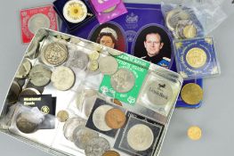 A TIN CONTAINING A GOLD HALF SOVEREIGN 1912, together with assorted coins