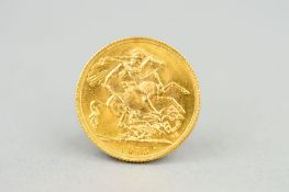 A FULL GOLD SOVEREIGN, George V 1915