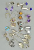 A SELECTION OF SILVER AND WHITE METAL JEWELLERY, to include three small decorative spoons