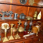 A QUANTITY OF METAL MISCELLANEOUS to include a pair of brass candle holders, two kettles, etc (