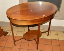 AN EDWARDIAN OVAL OCCASIONAL TABLE united by stretcher and undershelf