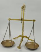 A SET OF LATE 19TH/EARLY 20TH CENTURY BRASS PAN WEIGHING SCALES ON A TRIPOD BASE, marked for 'DE