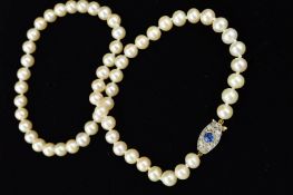 A MID TO LATE 20TH CENTURY AKOYA CULTURED PEARL NECKLACE, measuring approximately 460mm in length,