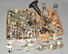 A BOX OF SILVER MOUNTED GLASS SCENT BOTTLES, five assorted silver napkins rings, a set of five