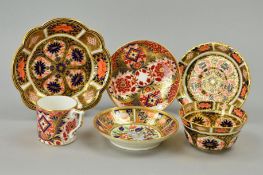 VARIOUS ROYAL CROWN DERBY, to include Imari '1128' pattern wavy edged bowl, diameter 18cm, a sugar