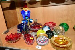 VARIOUS GLASSWARES, to include ruby glass dishes, Millefiori paperweight, glass clown, a Adam