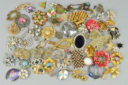 A SELECTION OF COSTUME JEWELLERY BROOCHES, many set with pastes, some of Celtic design, some of