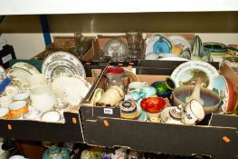 FIVE BOXES AND LOOSE CERAMICS AND GLASS, to include an E R Wilkes 'Spectria' Flambe pin dish,