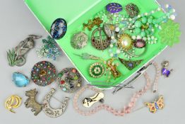 A SELECTION OF COSTUME JEWELLERY, to include a graduated glass bead necklace, two Miracle Celtic