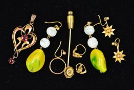 A SELECTION OF JEWELLERY, to include an Edwardian 9ct gold pendant of openwork scrolling design