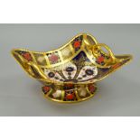 A ROYAL CROWN DERBY OLD IMARI FOOTED BASKET, '1128' solid banded pattern, approximate length 28.