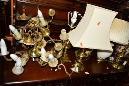 A QUANTITY OF VARIOUS TABLE LAMPS to include pairs and single lamps and three brass ceiling