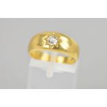 AN EARLY 20TH CENTURY 18CT GOLD DIAMOND RING, the old cut diamond star set to the tapered plain