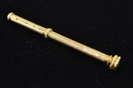 AN EARLY 20TH CENTURY S. MORDAN & CO GOLD RETRACTABLE PENCIL, the cylindrical case with engine