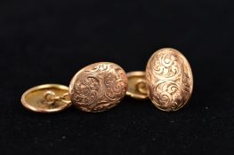 A PAIR OF EDWARDIAN 9CT GOLD CUFFLINKS, the chain linked oval panels engraved with scrolling