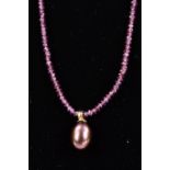 A MODERN GARNET BEAD AND PURPLISH BROWN CULTURED FRESHWATER PEARL NECKLACE, round faceted garnet