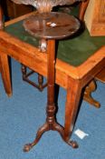 AN EDWARDIAN MAHOGANY TORCHERE STAND on claw feet, approximate height 106cm