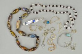 TEN ITEMS OF JEWELLERY to include a child's bangle, a bangle with blue and colourless paste