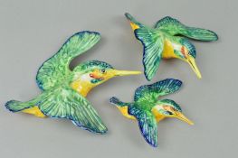 A SET OF THREE BESWICK KINGFISHER WALL PLAQUES, flying to the right No 729/1, 729/2, 729/3 (chip