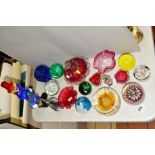 VARIOUS GLASSWARES, to include ruby glass dishes, Millefiori paperweight, glass clown, a Adam