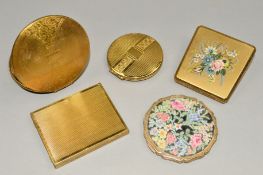 FIVE VINTAGE COMPACTS to include two circular Kigu compacts, both with central panels of floral