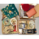 A QUANTITY OF COSTUME JEWELLERY, WATCHES, JEWELLERY BOXES, etc to include rings, brooches,