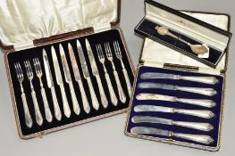A CASED SET OF EARLY 20TH CENTURY SILVER TEA KNIVES, A SILVER COMMEMORATIVE SPOON AND A CASED SET OF