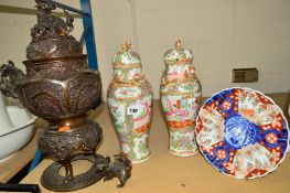 A GROUP OF ORIENTAL WARE to include an incense burner with evidence of repairs to the bronzed