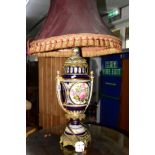 A 20TH CENTURY BRASS AND PORCELAIN TABLE LAMP with shade (sd)