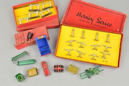 A COLLECTION OF HORNBY O GAUGE RAILWAY ACCESSORIES, to include boxed set of Gradient Posts and
