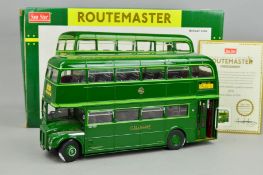 A BOXED SUN STAR 1/24 SCALE LONDON TRANSPORT GREEN LINE AEC ROUTEMASTER COACH, No.2904, depicts
