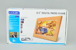 A LOGIK 8.5 DIGITAL PHOTO FRAME