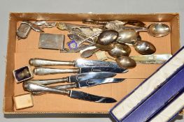 A BOX OF HALLMARKED SILVER TO INCLUDE COMMEMORATIVE SPORT RELATED TEASPOONS, a boxed thimble,