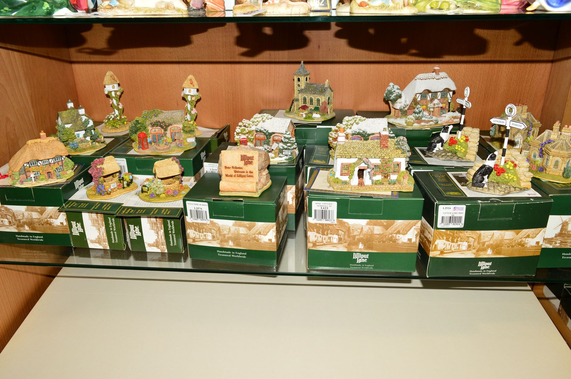 SEVENTEEN BOXED LILLIPUT LANE SCULPTURES FROM VISITOR'S CENTRE SPECIAL, to include two 'Skirsgill