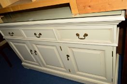 A MODERN CREAM PAINTED SIDEBOARD with three drawers, approximate width 138cm