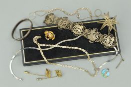 A SELECTION OF MAINLY SILVER AND WHITE METAL JEWELLERY to include an Egyptian design filigree