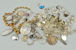 A SELECTION OF SILVER JEWELLERY, various items to include a silver charm bracelet, a vintage paste