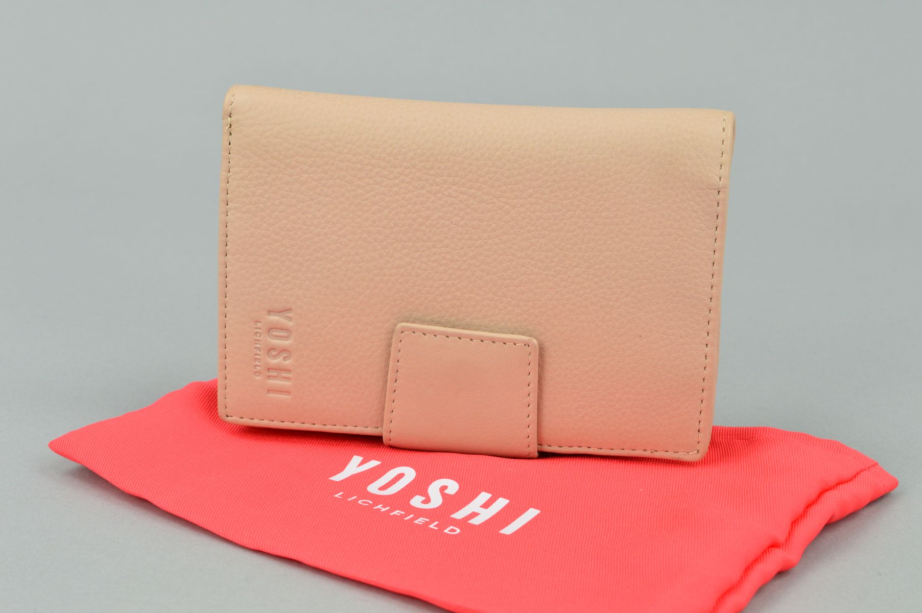 A YOSHI (LICHFIELD) BEIGE PURSE