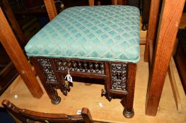 AN EDWARDIAN MAHOGANY FOOTSTOOL with turned spindles